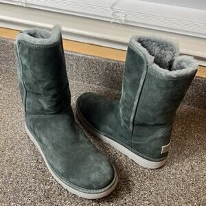 Treadlite By Ugg Gray Suede Mid Calf Boots Women's Sz 9 Sheepskin Lining Zip New